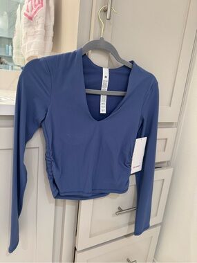 Lululemon NWT Long Sleeve V-Neck Ribbed Top — Blue